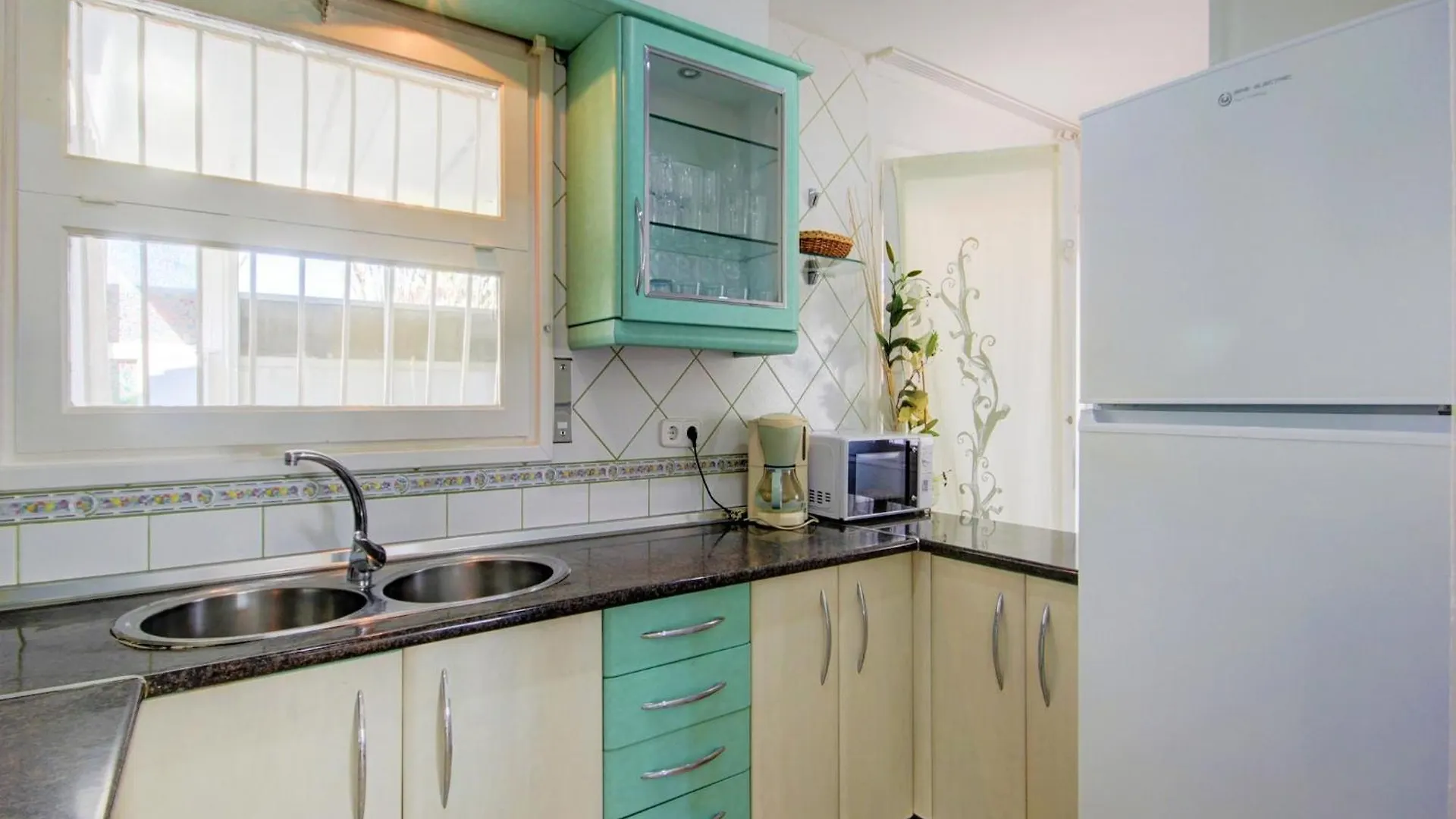 Tranquil Holiday Home With Pool Empuriabrava