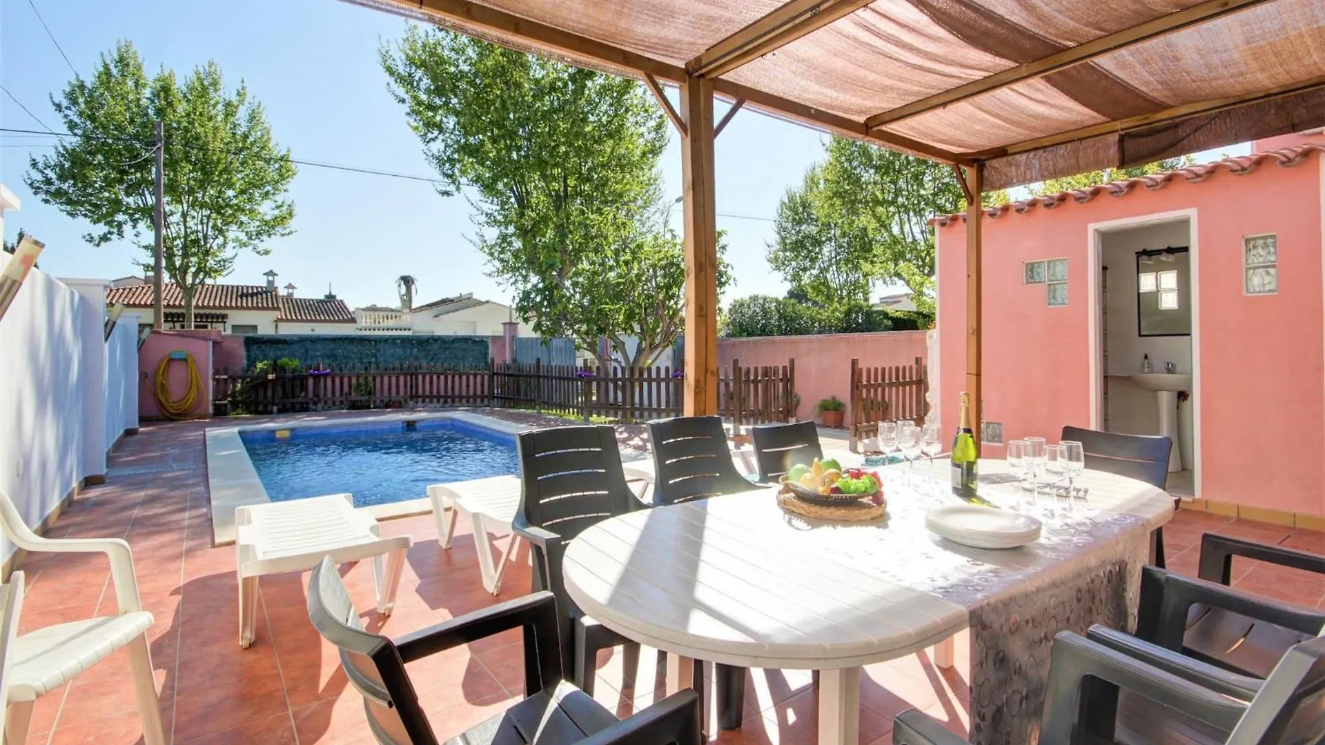 Tranquil Holiday Home With Pool Empuriabrava
