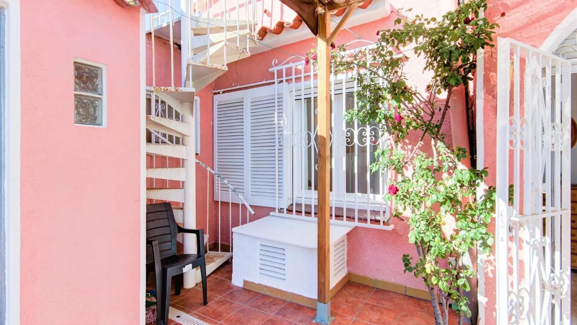Tranquil Holiday Home With Pool Empuriabrava