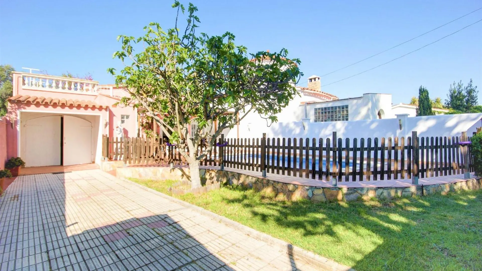 Tranquil Holiday Home With Pool Empuriabrava